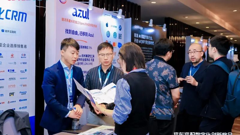 以下以更换刹车片为例，介绍汽车配件安装的基本步骤：